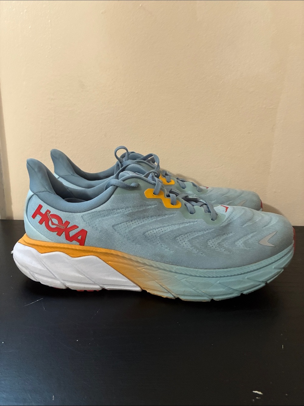 HOKA Arahi 6 in the Summer Song Mountain Spring Men’s size 11.5